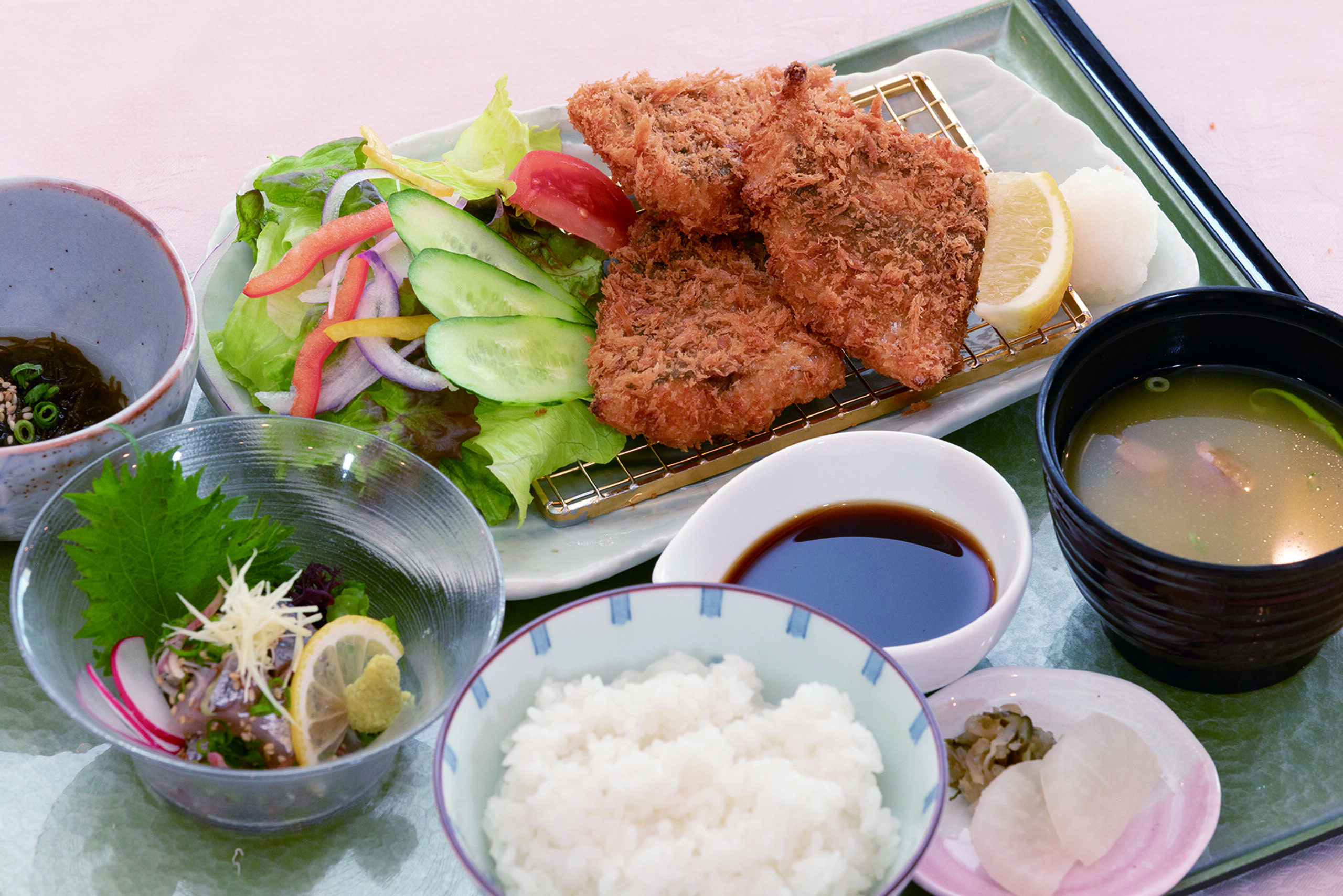 鯵御膳(鯵フライ・鮮魚のごま和え・小鉢・味噌汁・御飯・香の物)