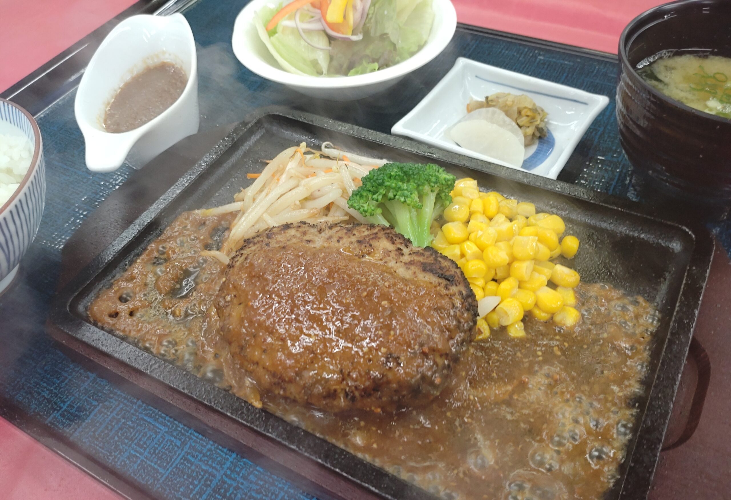 糸島牛と伊都の豚の和風ハンバーグ(サラダ・味噌汁・御飯・香の物)