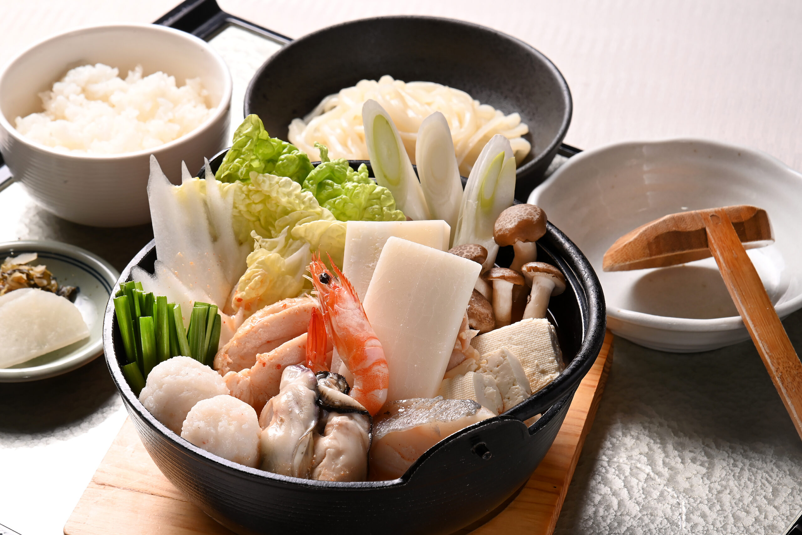 糸島どりと海鮮のキムチ鍋(稲庭うどん・御飯・香の物)