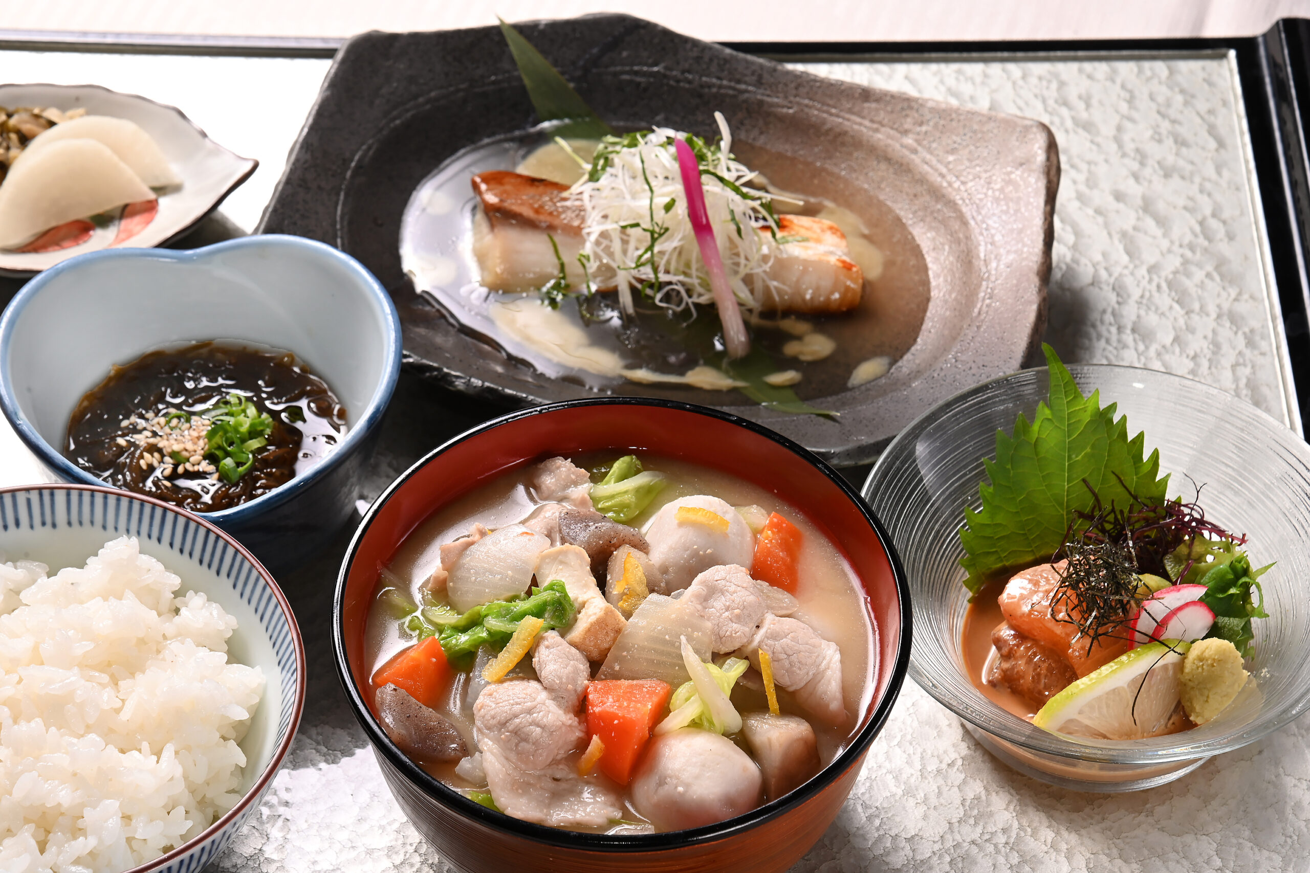 旬菜豚汁御膳(鮮魚のごま和え・鰆の西京焼き・小鉢・御飯・香の物)