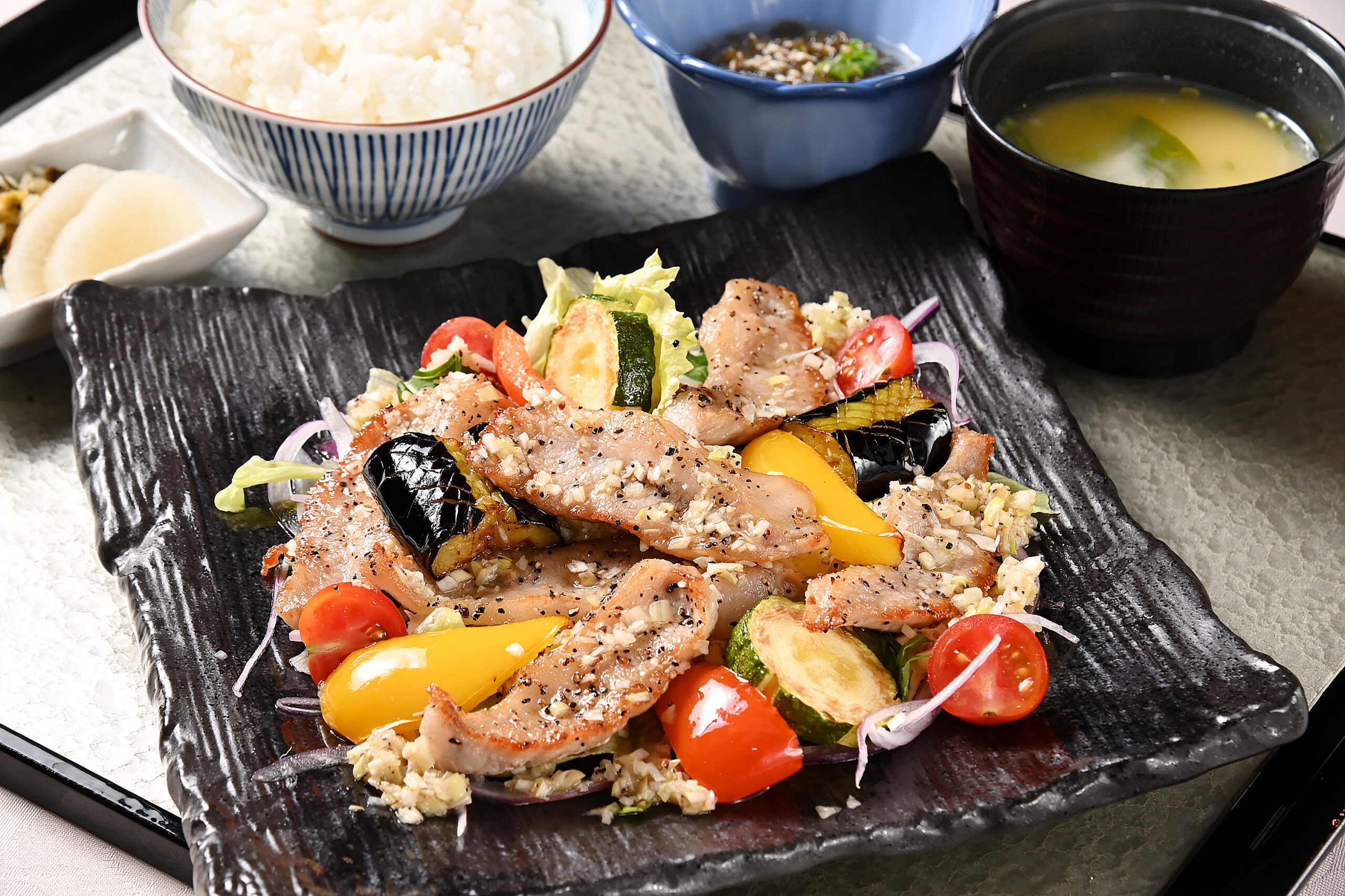豚トロねぎ塩焼き定食(小鉢・味噌汁・御飯・香の物)